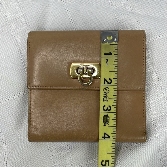 Ferragamo Compact Wallet Beige Leather Gancini Clasp and Kisslock - Picture 11 of 17